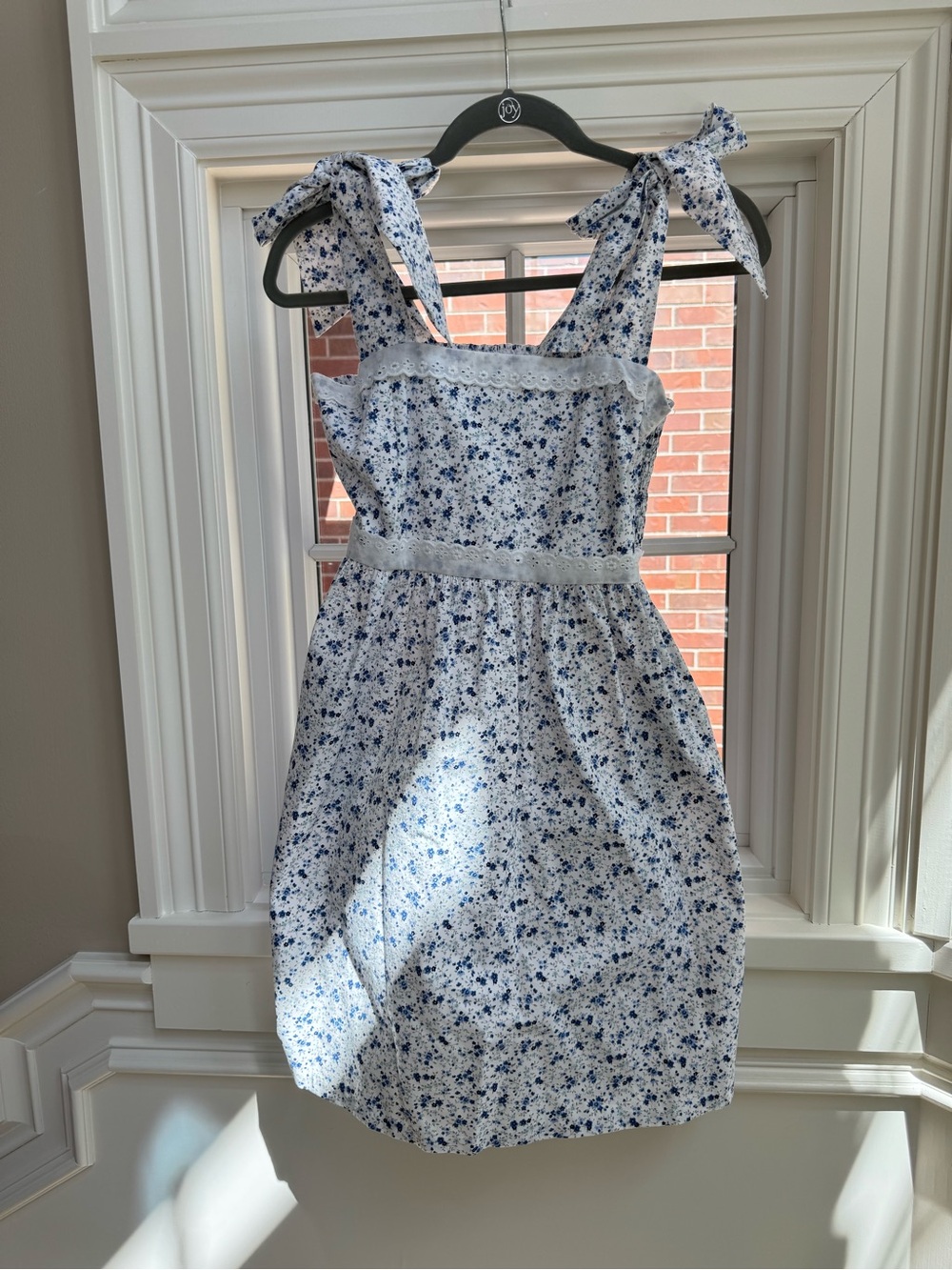 Dondolo Emmie Women's Dress
Blue Floral Tie-Shoulder Sundress